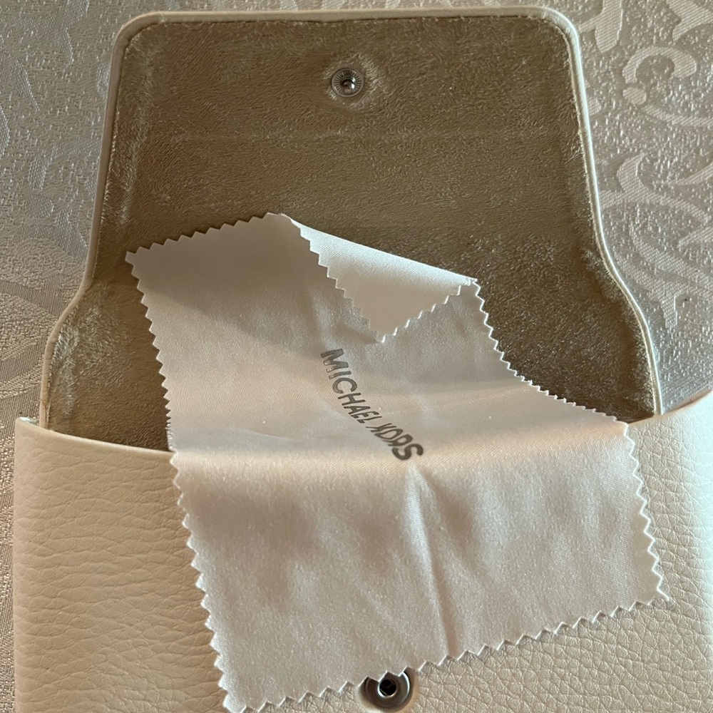 Michael Kors  Sunglasses White Case - Picture 3 of 4